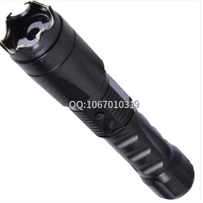 女士防身怎么使用電擊棍比較好？